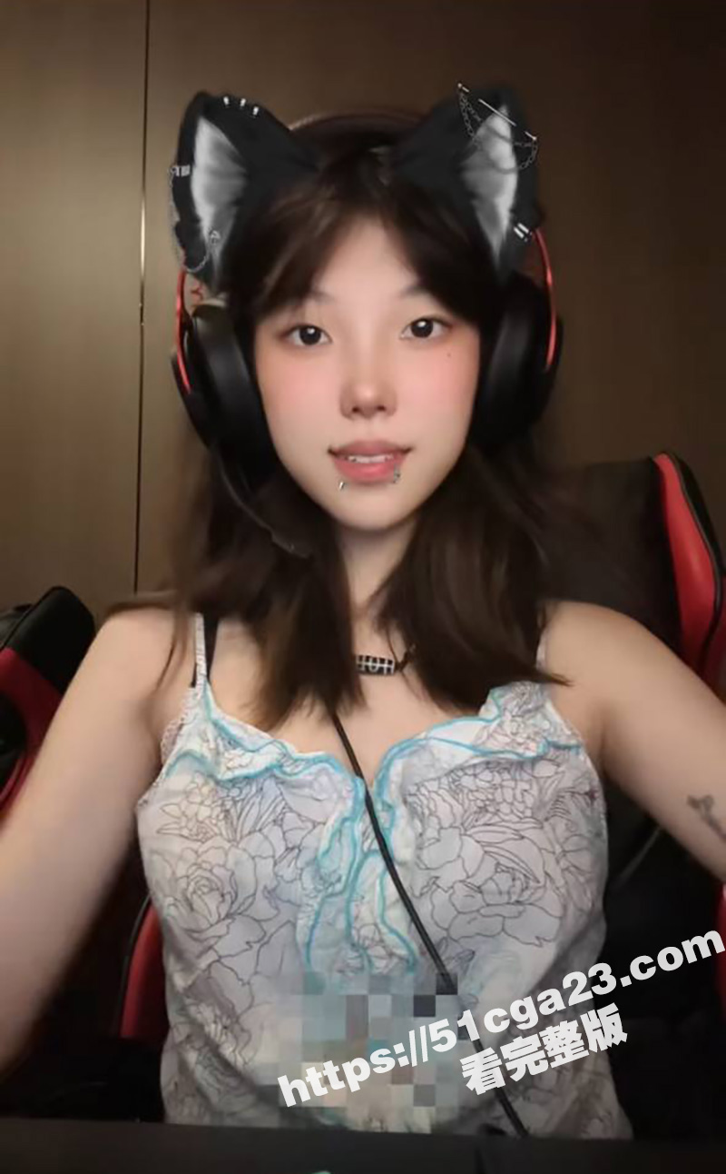 湖南软件技术职业技术大学 李思瑾 脚踏三只船翻车 网络聊骚约炮奔现男网友视频被曝光！ - 51吃瓜网-51吃瓜网