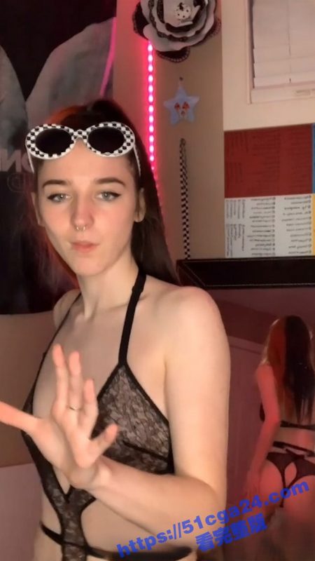 国际版TikTok 欧美靓妹们大尺度劲爆骚舞 三点全露诱惑无比 粉乳嫩穴层出不穷 令人眼花缭乱！-51吃瓜网