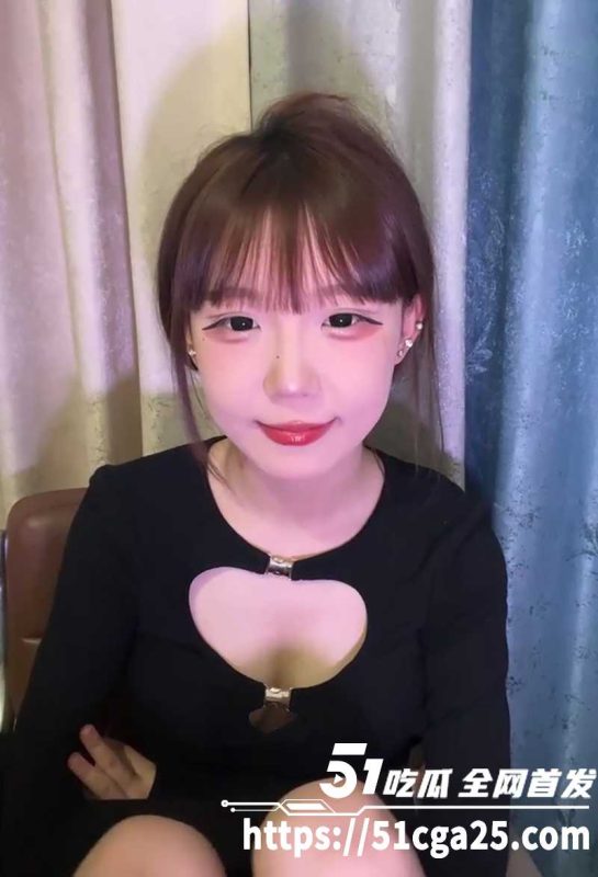 00后小美女直播自慰秀 翘臀嫩妹全裸露粉嫩小穴 怼镜头揉逼自慰白浆直流 骚到粉丝鼻血狂喷！-51吃瓜网