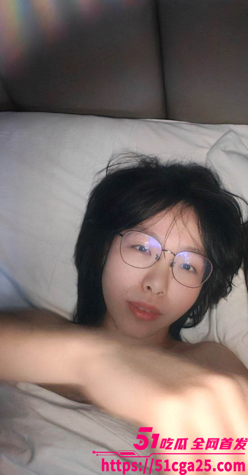 眼镜JK制服反差婊 隐藏蝴蝶逼已被玩黑 口交内射样样精通 极品蜜穴惨遭爆操打桩! - 51吃瓜网-51吃瓜网