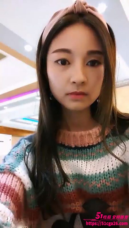 大三学生妹 桑桑 带着跳蛋主持婚礼直播 边主持边高潮震撼全场！-51吃瓜网