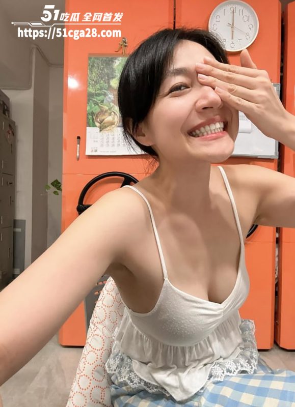 厦门补习班老师 淑茹 跟学生家长偷情被爆光 看似清纯实则淫荡无比 大尺度骚照极具诱惑！-51吃瓜网