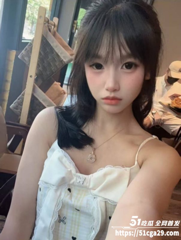 真实迷奸！白嫩学生妹醉酒后 被带到酒店强制深喉扇嘴巴爆操 无套内射后犹如垃圾般被丢弃一旁！-51吃瓜网