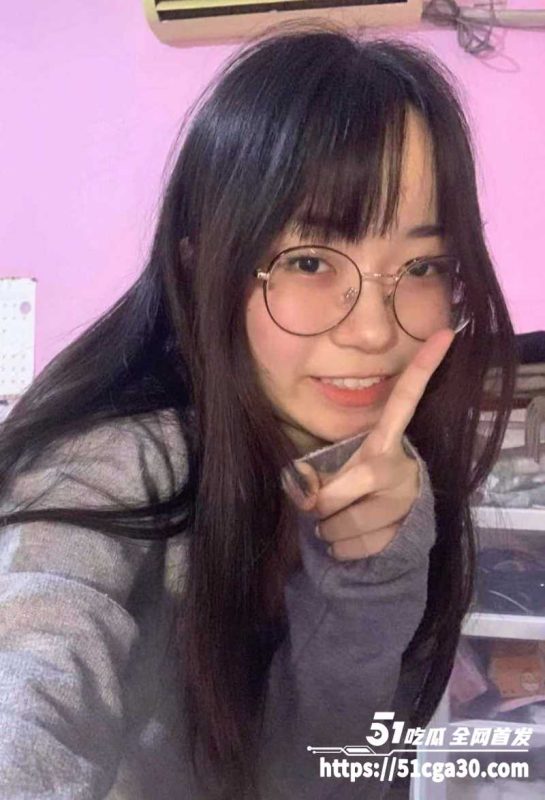 南京师范大学 清纯眼镜妹 不雅视频与大量淫荡裸照流出 撅臀揉穴狂撩大屌师哥 被无套爆操！-51吃瓜网