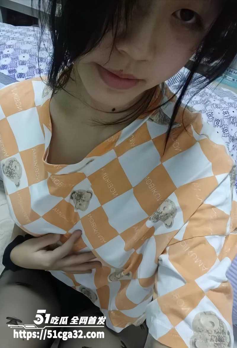 武汉六中学生妹 李思悦 网调视频流出 大奶美少女自拍露出 用按摩棒花式自慰玩骚穴! - 51吃瓜网-51吃瓜网