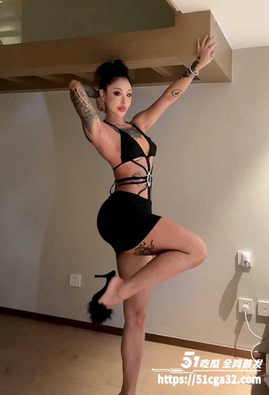 抖音蜜桃臀健身网红 OKUBO大王 不雅视频曝光 颜值超美身材极品 蹶翘臀掰骚穴 符文女神秒变淫骚母狗！-51吃瓜网