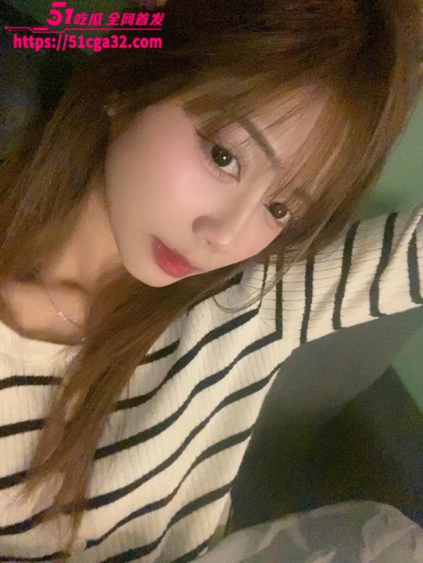 极品眼镜妹大学生 被男友无套内射 嫩穴被插得蜜水直流 主动上位眼神迷离拉丝 反差婊本性完美暴露！-51吃瓜网
