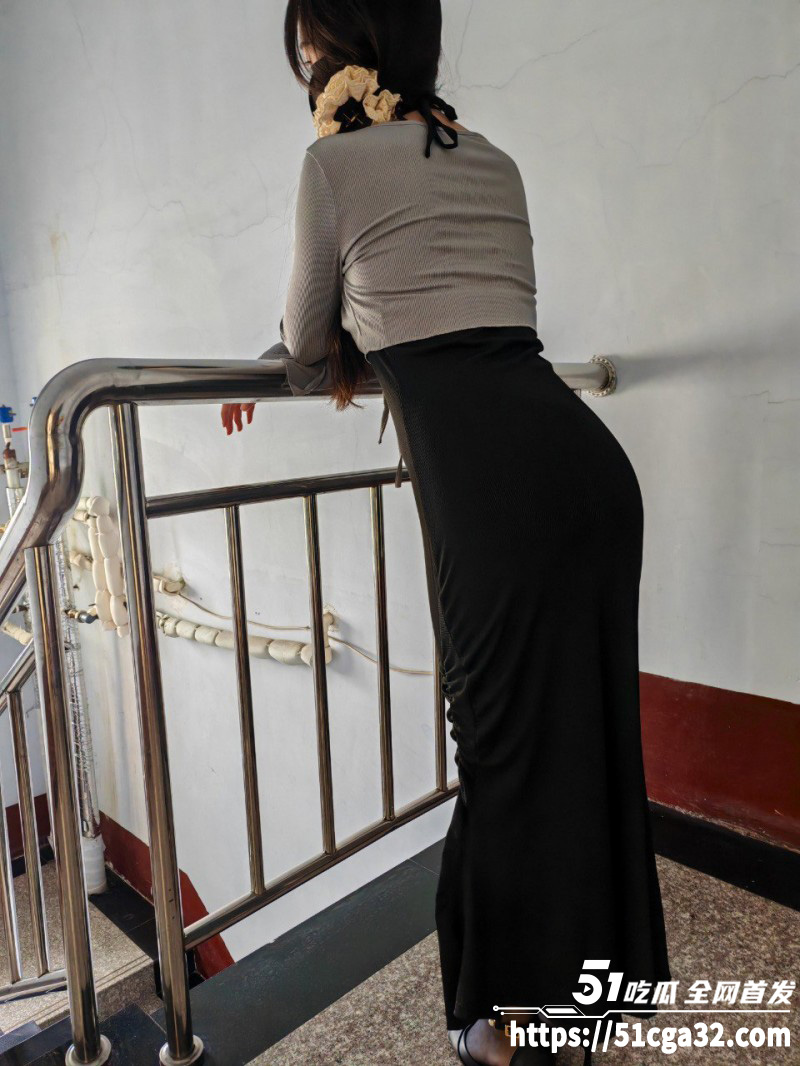 51原创绿母少年阿宾 楼道与发情骚妈激情交欢 后入开裆肥臀 性感黑丝高跟妩媚至极！ - 51吃瓜网-51吃瓜网