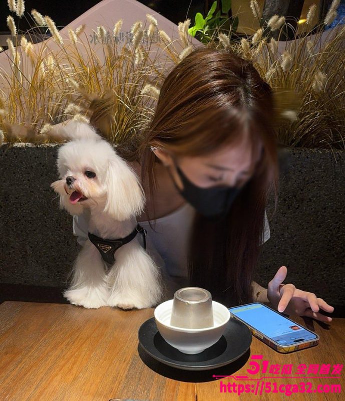 E奶传媒公司前台 被瓜友成功拿下 极品身材性感人妻 口交十分一流 身穿黑丝开裆主动骑乘 无比的风骚!-51吃瓜网