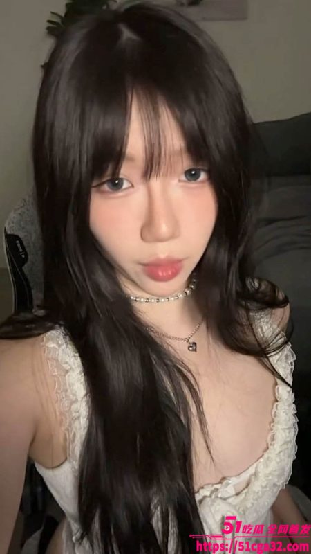 OF高颜值反差学生 aryminh 自拍合集流出 小巧嫩乳挺翘诱人 露脸跪地口交 技巧娴熟到炸！-51吃瓜网