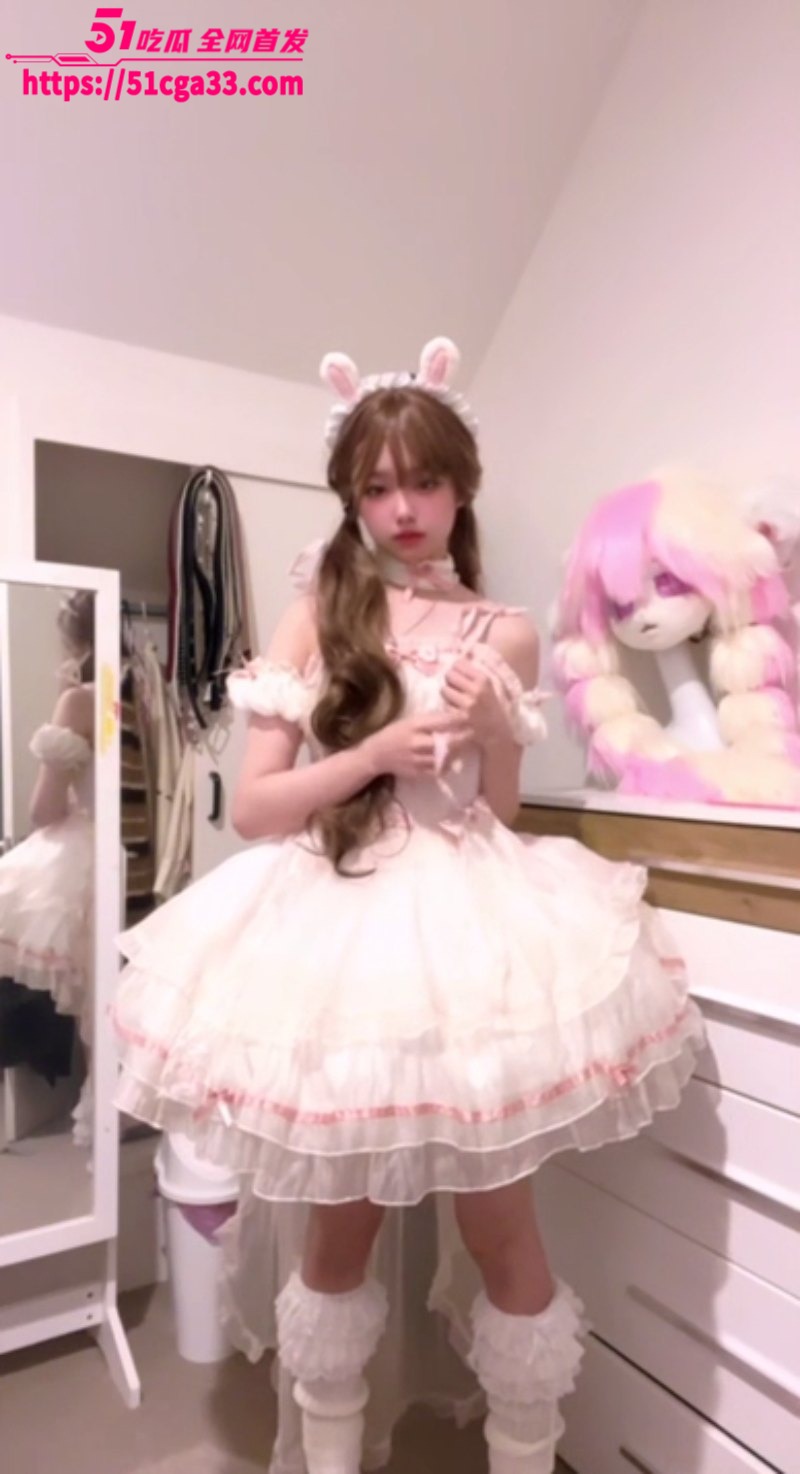 高颜值樱花女孩 麒麟妹 穿制服掰穴自慰 白嫩胴体诱人无比 淫骚蜜穴粉嫩紧致！ - 51吃瓜网-51吃瓜网