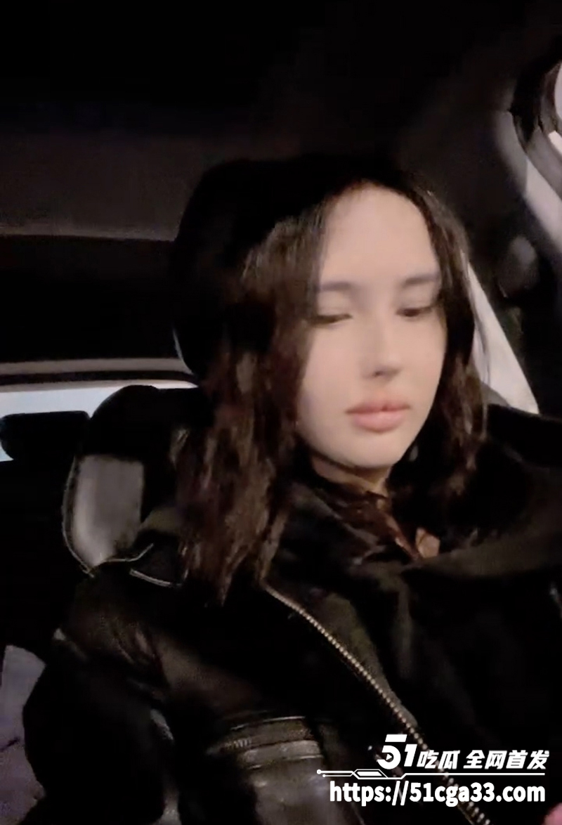 国人老哥俄罗斯街头直播搭讪！一顿麦当劳搞定00后白嫩欧洲妹 带回公寓无套猛干 壮阳药加持火力超猛！ - 51吃瓜网-51吃瓜网