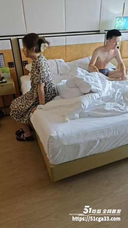 找群里兄弟一起捉奸！绿帽男花了50万彩礼娶的老婆 没几天就出轨被抓！-51吃瓜网