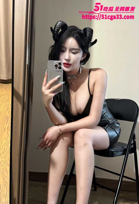 抖音网红 小圆子 大尺度福利视频流出 巨乳蜜桃臀完美梨型身材 情趣内衣秀尺度拉满 性感曲线超诱人！-51吃瓜网