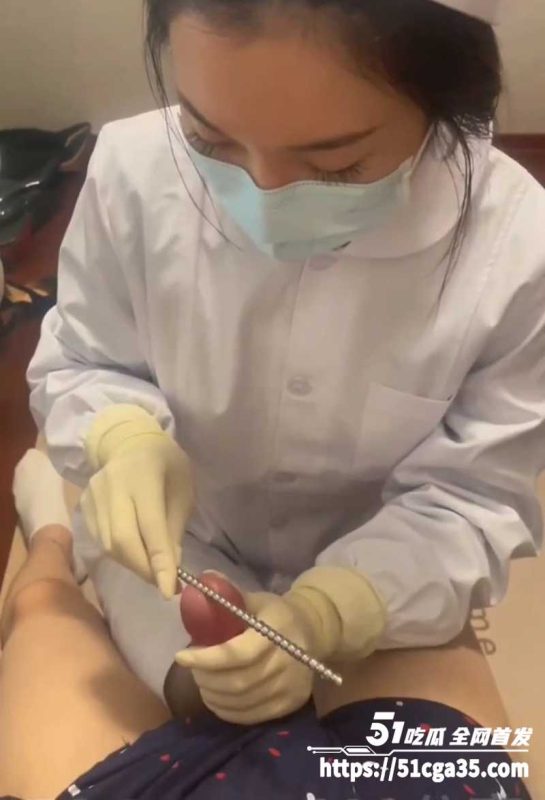 男人最爽的SM调教玩法 尿道责 纯情小护士撸动主人肉棒 将金属棒齐根插入龟头马眼 感官刺激超强！-51吃瓜网