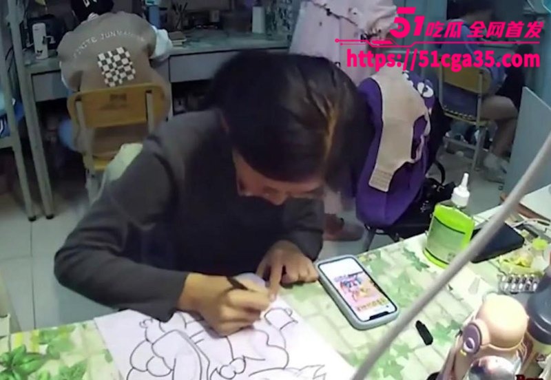 大学生清纯妹子 宿舍直播裸体举牌 满足金主变态要求 露脸自慰淫荡不已 反差骚到极致！-51吃瓜网