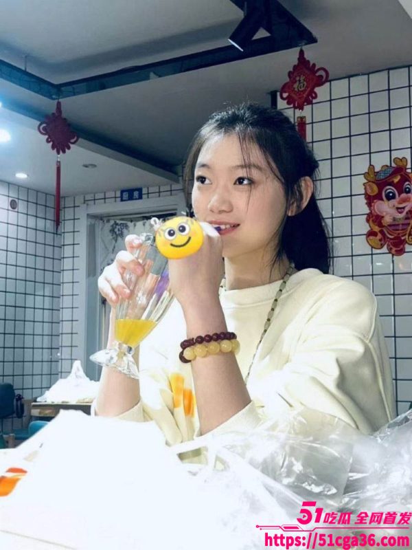 舞蹈系清纯美女私拍泄露！一字马展示娇嫩身躯 翘臀高抬迎合抽插 呻吟娇媚直击感官！-51吃瓜网