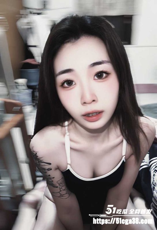 21岁反差大学生 黄欣柔 被约炮大神曝出性爱视频 清纯美女穿性感女仆装跪地舔屌 撅起翘臀被后入爆操！-51吃瓜网