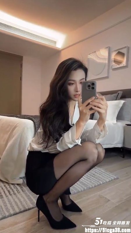 抖音福利姬美女 大栗爱吃毛栗子的佩奇 VIP福利 高跟长腿御姐三点全露挑逗诱惑！-51吃瓜网