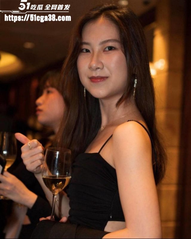 香港大学校花 黄凯欣 第二弹 沦为富二代性奴后 惨遭乳夹皮鞭调教 女神形象荡然无存！-51吃瓜网