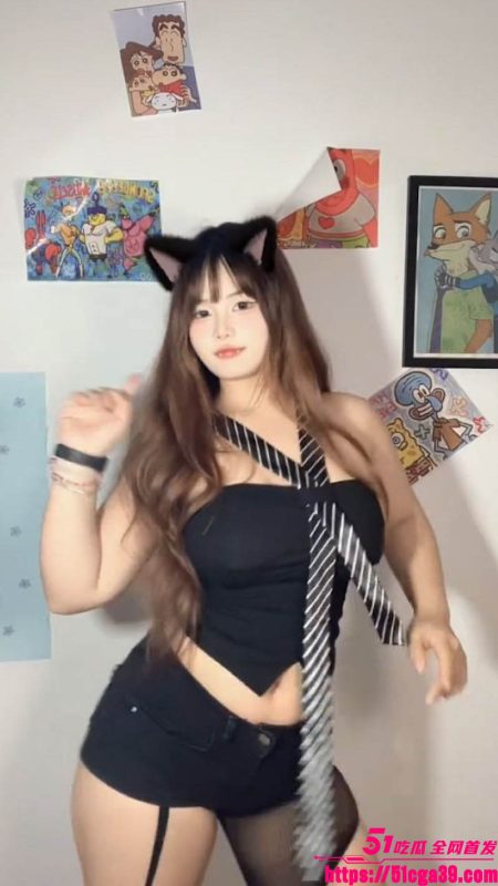 快手才艺主播 疯狂小豹 定制全裸抖奶 E杯巨乳晃动乳波乱飞 扭动细腰肥臀 视觉冲击拉满！-51吃瓜网