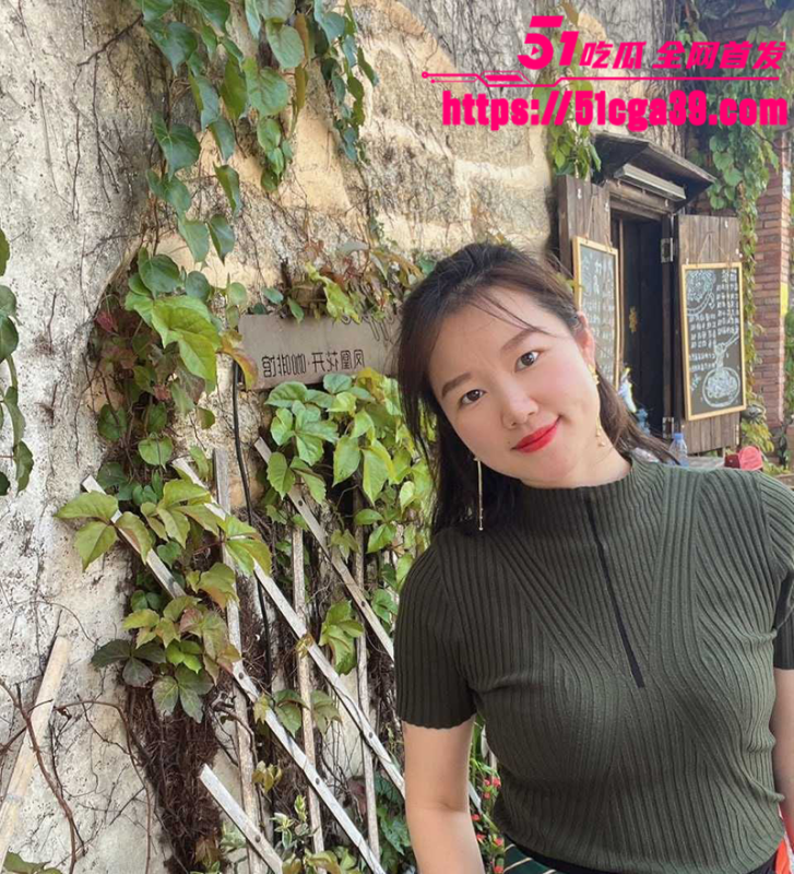 重庆丰都医院临聘人员 王丽 性欲旺盛与老公异地多次约炮偷情 小穴被被深入挑逗 沉醉出轨快感中无法自拔！-51吃瓜网