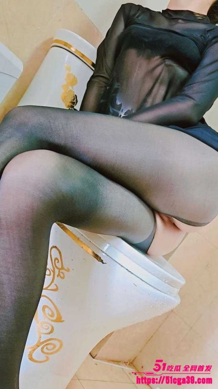 51原创狂情哥哥 骚妹妹身穿黑色蕾丝连衣裙浴室勾引哥哥 嫩穴猛插大屌跪操 暴力抽插无套内射！-51吃瓜网