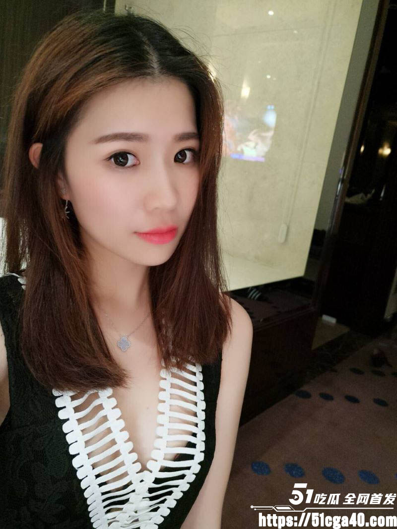 江苏高校极品班花不雅视频泄露 SM调教带狗链舔脚 被大鸡巴甩脸羞辱 反差感爆棚! - 51吃瓜网-51吃瓜网