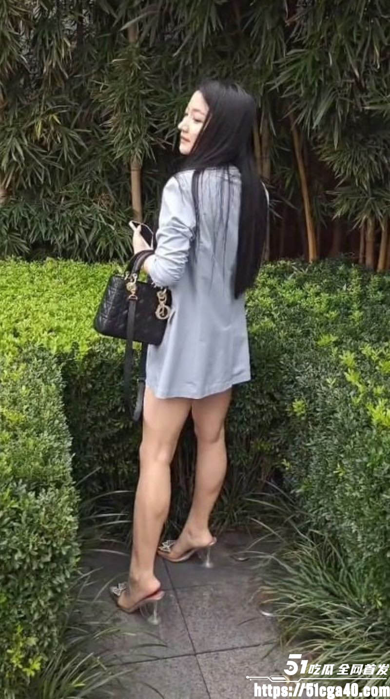 极品少妇逛街抄底视频曝光 短裙下真空私处若隐若现 多角度偷拍黑森林 刺激感爆棚！ - 51吃瓜网-51吃瓜网