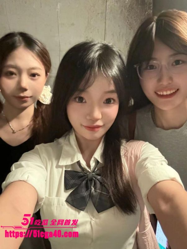 高颜值大二学生妹 反差小萝莉喜欢玩各种户外露出 身材极品奶子粉嫩 堪称完美的炮架子！-51吃瓜网