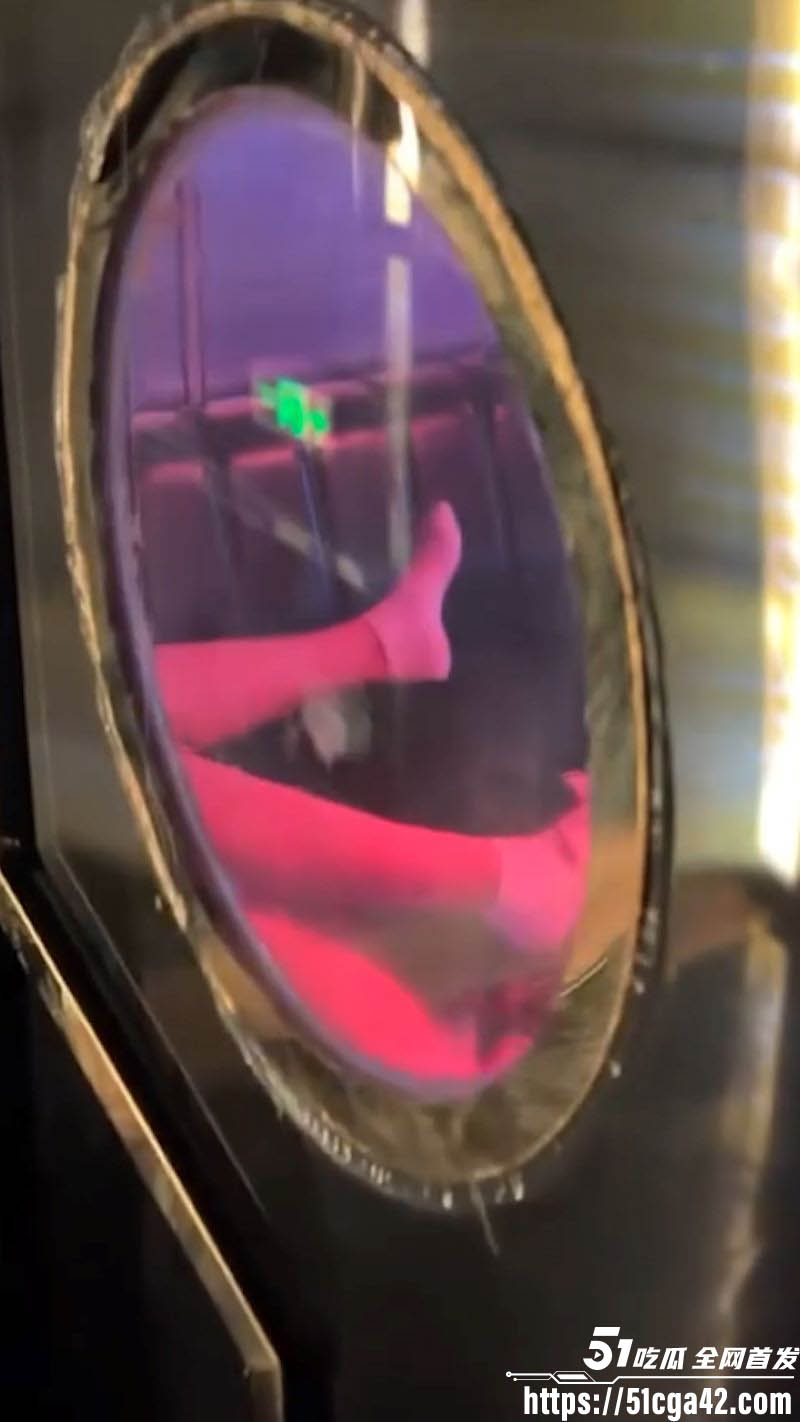 山东临沂平邑KTV激情夜 两小情侣包厢狂欢 舔逼爆操场面激烈 露脸视频引爆眼球! - 51吃瓜网-51吃瓜网