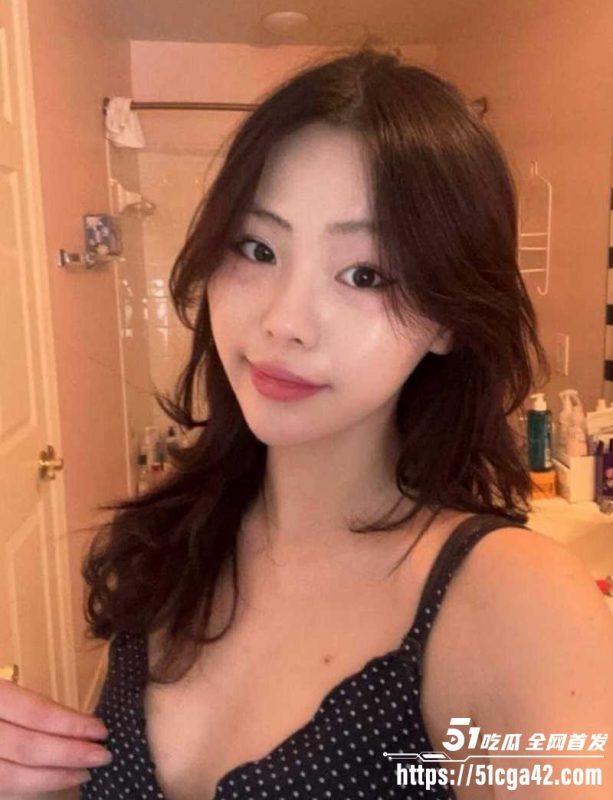 极品高颜值大学生福利姬身份暴露！自慰视频遭疯传 梳子插穴反差尽显 浪叫声响彻房间！-51吃瓜网