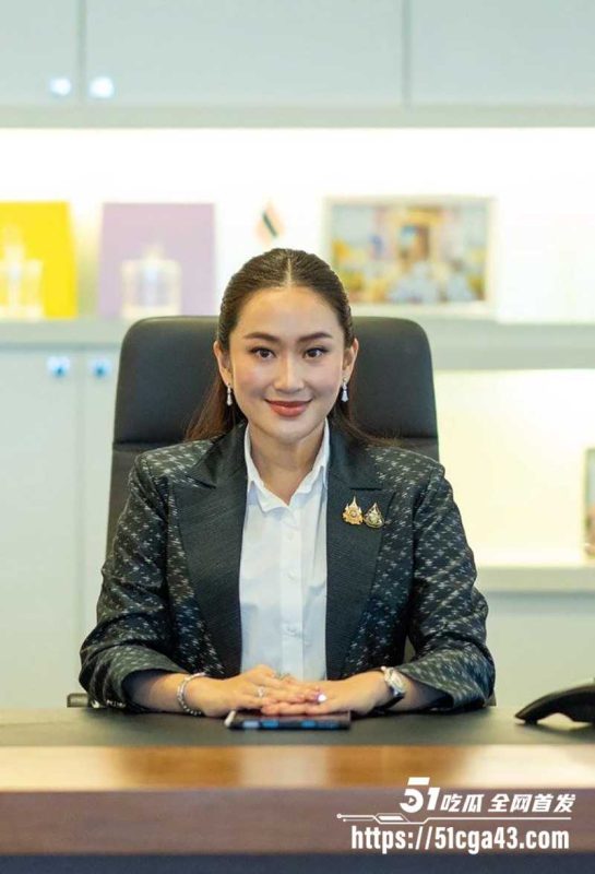 泰国女总理 佩通坦钦那瓦 深陷出轨风波 黑客破解与小鲜肉性爱视频流出 完美露脸尺度劲爆！-51吃瓜网