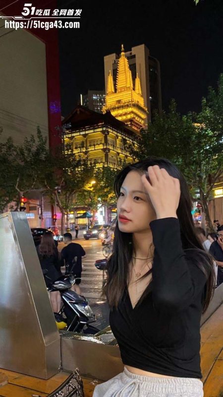 广东中山大学医学院学妹 被富二代男友玩腻后曝光大量私拍 完美露脸反差感突破天际！-51吃瓜网