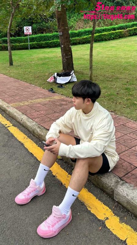 湖南18岁男高 QQ群自曝暑假卖屁股经历 一晚上两小时只收190 这八块腹肌小鲜肉不比红姐香啊？-51吃瓜网