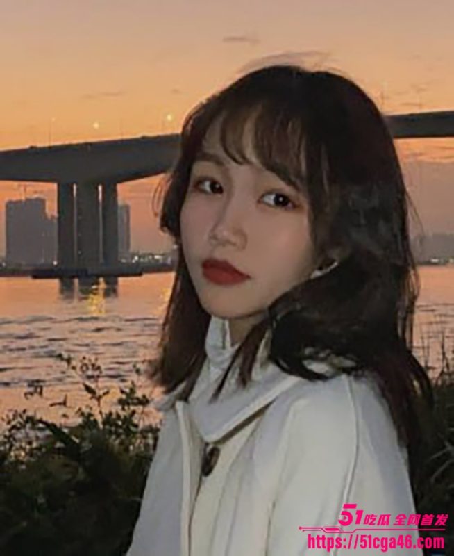 江西清纯少女 宋筱月 被金主2w包养 被调教成玩物沉溺肉欲无法自拔 主动口交满足金主各种变态要求！-51吃瓜网