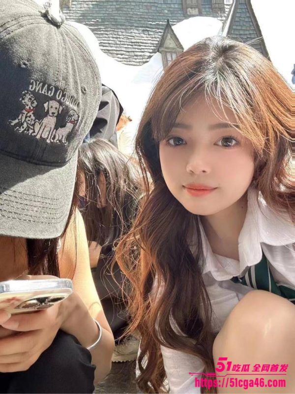 成都清纯学生妹 被黄毛调教爆操 内裤强行塞进小穴内 女上位乘骑画面无比风骚！-51吃瓜网