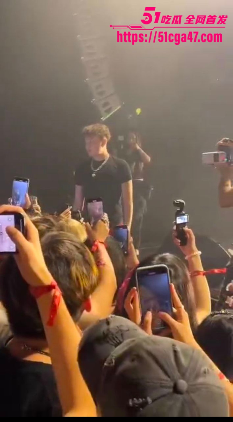 杭州TrapCN酒吧惊现丑闻 女生被猥琐男近距离精液射腿 猥亵行为引发全场骚乱！ - 51吃瓜网-51吃瓜网