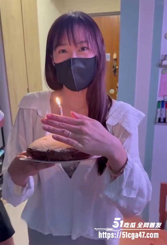 极品人妻 Anna 生日派对上偷情老公兄弟 桌底狂吸大屌 被爆操内射 送老公刺激绿帽礼！-51吃瓜网