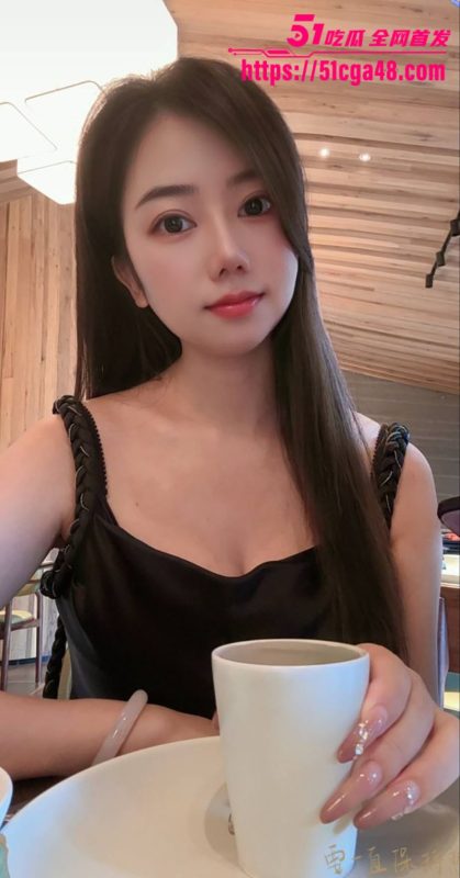 快手良家少妇 苹果 深夜寂寞得不到性爱的滋润 只能网上裸聊寻求心里刺激 结果还惨遭录屏流出！-51吃瓜网