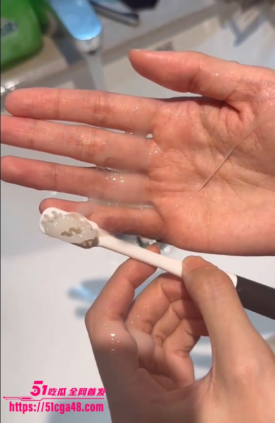 福利姬 九九Joioio 精液刷牙淫靡体验 粗大肉棒挑逗满口 反差母狗放荡不堪！ - 51吃瓜网-51吃瓜网