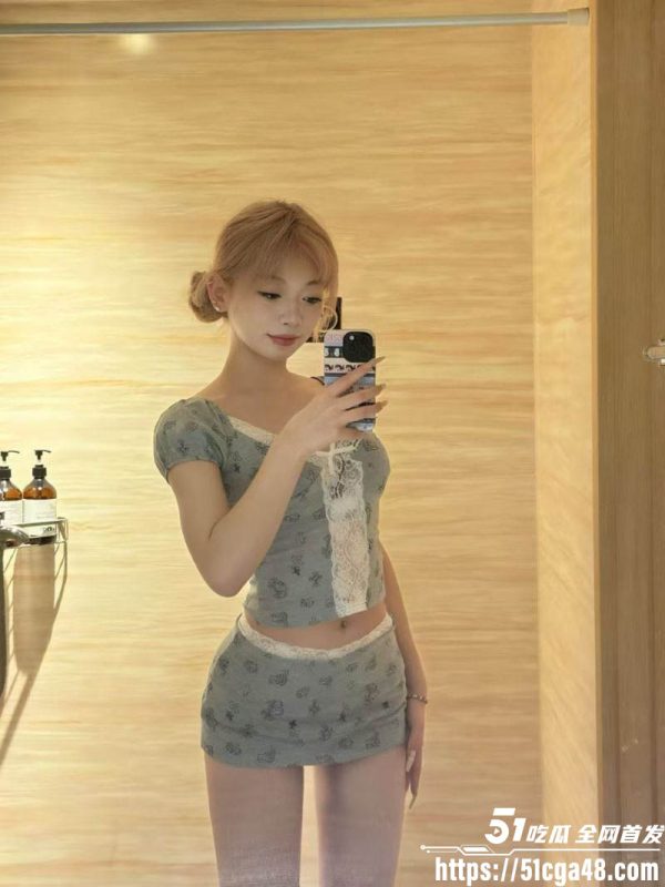 青岛平度大学生 郑媛菲 酒吧出轨视频曝光 情趣装骑乘腰肢扭动如蛇 蜜臀被后入猛操 骚穴淫水四溢！-51吃瓜网