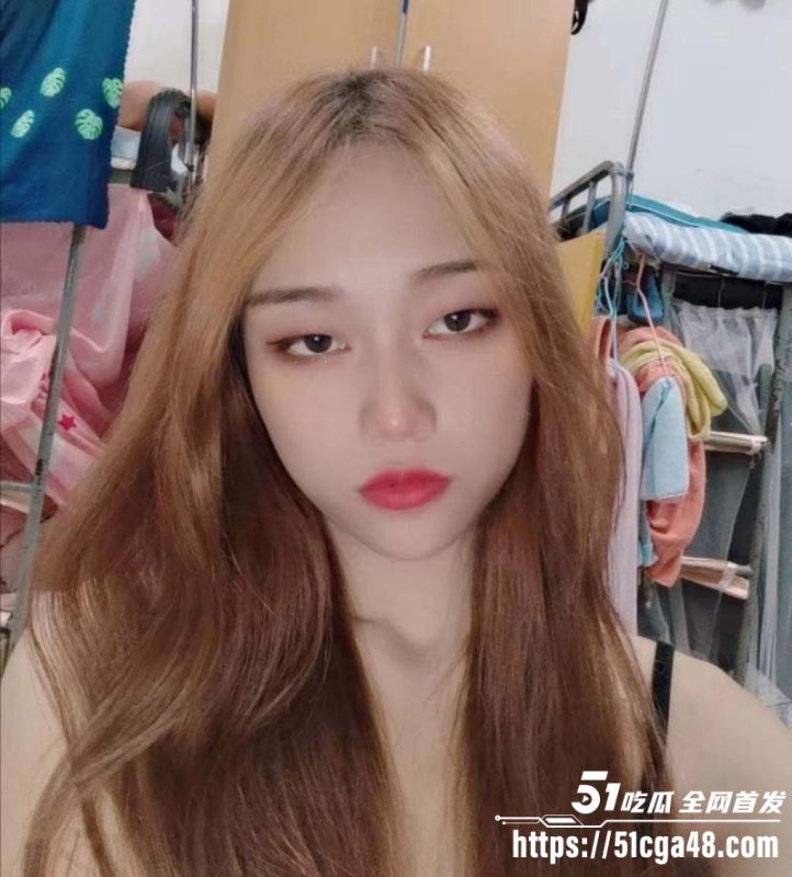 四川成都高颜值厂妹 转行下海卖逼 价格低廉床技狂野 露脸口交风骚程度堪比资深骚鸡！-51吃瓜网