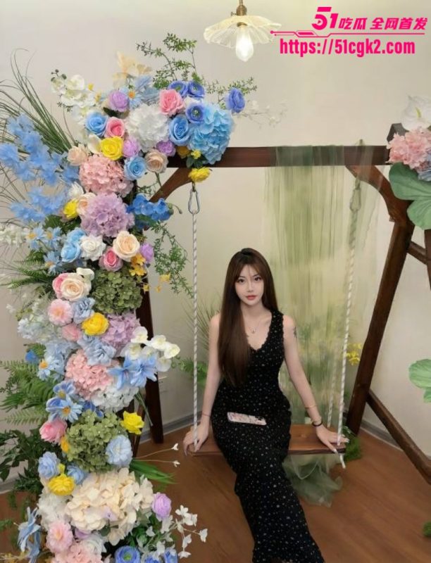 抖音网红 早点睡 下海外围被探花大神 战神强哥偷拍 各种姿势猛操 奶都晃起飞了 中途偷偷拔套还被发现了！-51吃瓜网