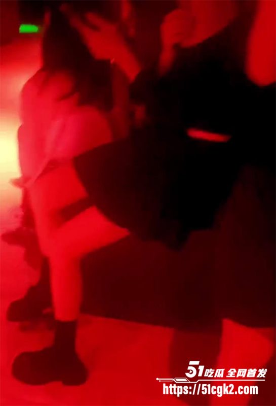 探店揭秘砂舞舞厅 中国最嗨的娱乐场所 性感少妇任君挑选 刺激体验摸奶抠穴 堪称男人的天堂！-51吃瓜网