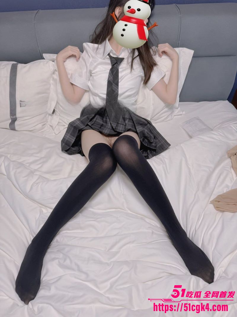 推特反差母狗 小雪糕 被金主爸爸调教视频曝光 后入狂干内射 骚穴流精流出 画面淫靡不堪！ - 51吃瓜网-51吃瓜网