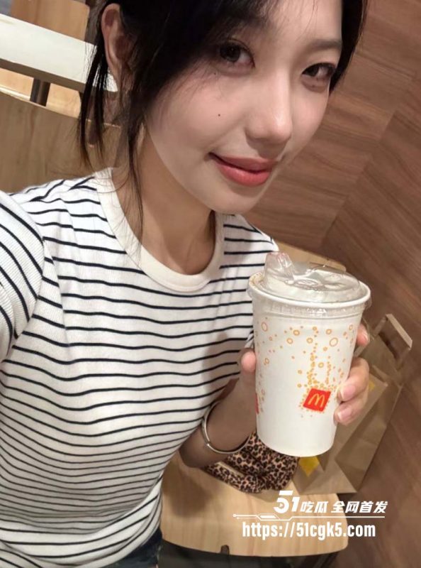 极品反差婊大学生自慰淫水狂喷 和男友不雅视频流出 猛操受不了骚叫震翻天 这也太不耐操了吧-51吃瓜网