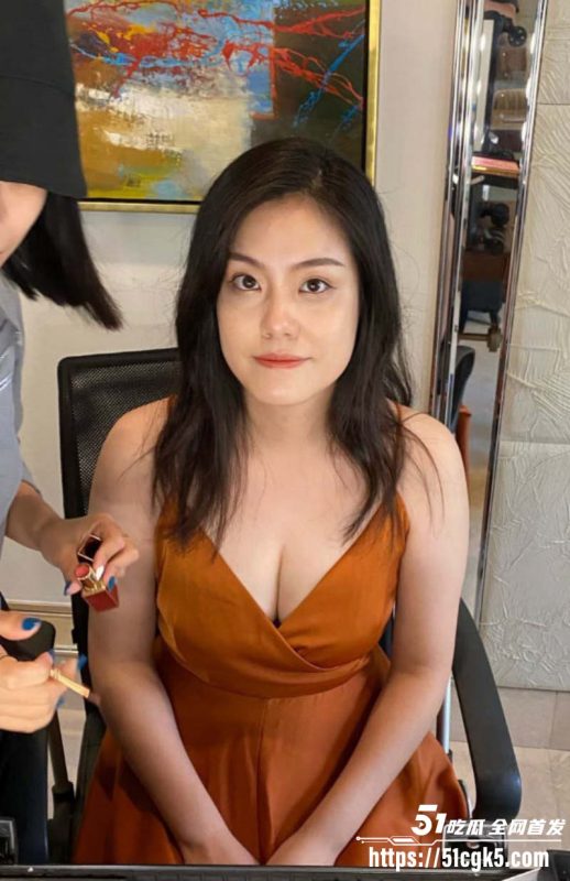 天津母狗人妻 蔡璐 为发泄欲望抛夫弃子 不远千里送逼炮友 骚穴被操到直冒白浆！-51吃瓜网