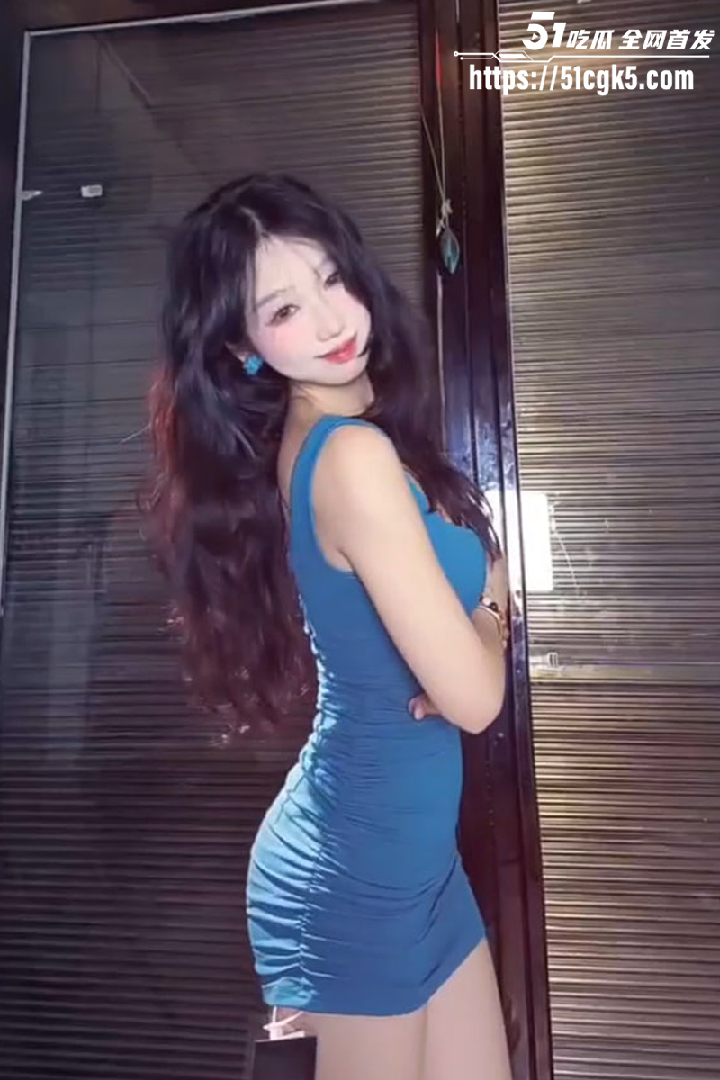 推特福利姬 原野芽美携闺蜜米奇 拍摄土豪定制裸舞 御姐气质风情万种 淫荡舞蹈诱惑炸裂！ - 51吃瓜网-51吃瓜网