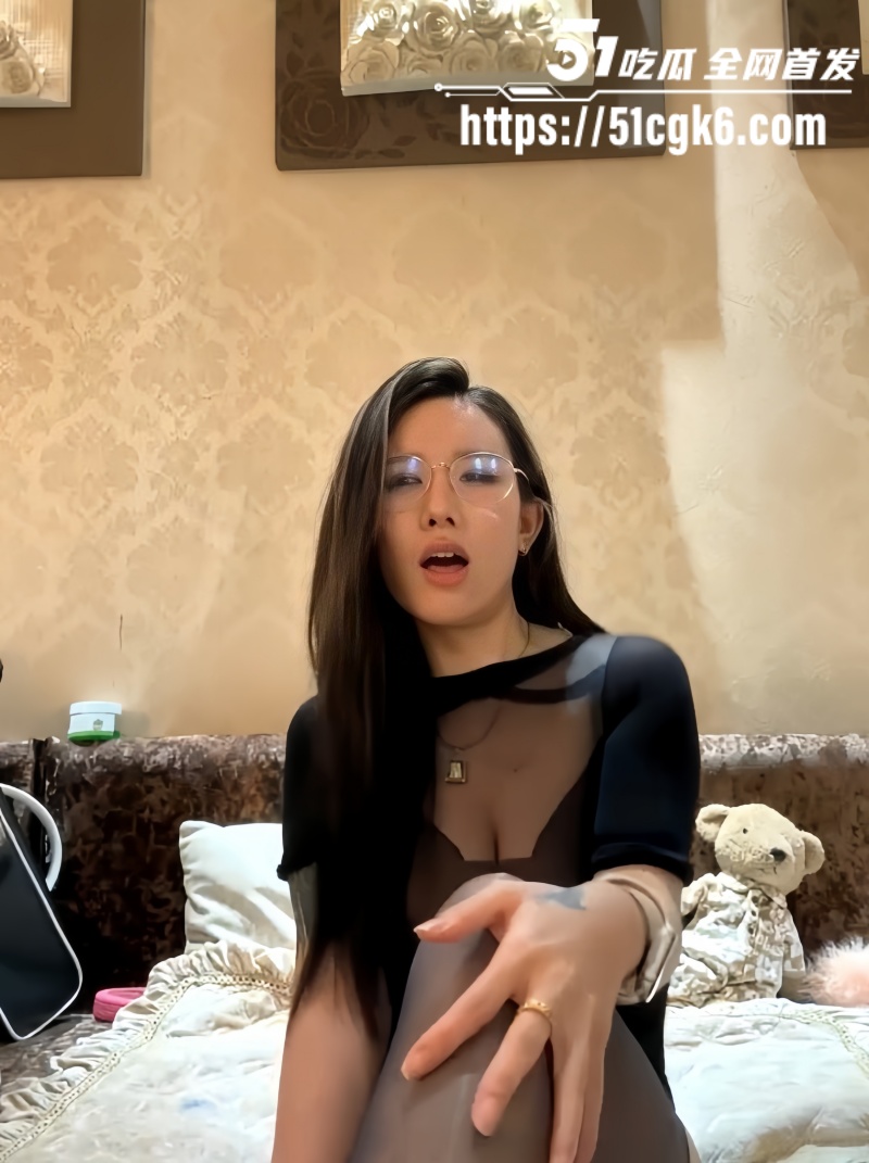 抖音御姐网红 Manson13333 下海首秀 镜头前淫语撩骚 揉戳双乳激情热舞 玩具自慰高潮喷水 真是太会玩了！ - 51吃瓜网-51吃瓜网